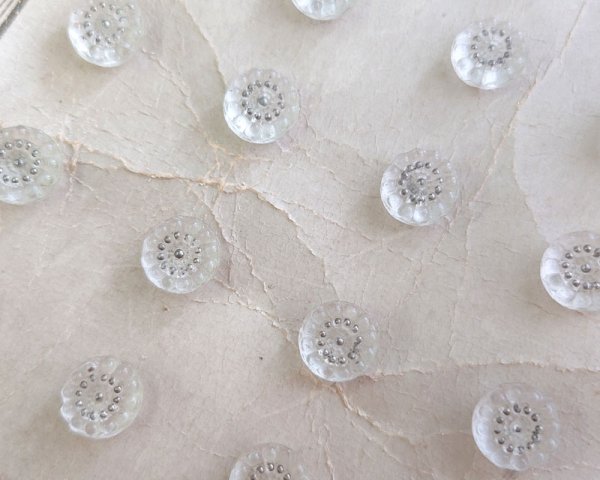 画像3: ヴィンテージ/チェコ/ガラスモールドボタン/シルバードット（1個） (3)