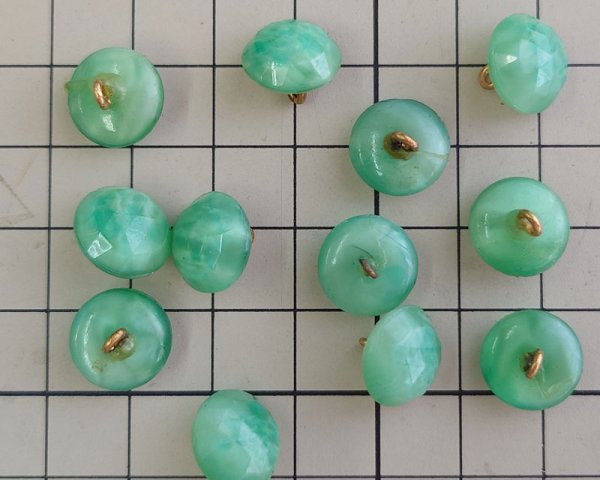 画像2: ヴィンテージ/チェコ/ローズカットガラスボタン（1個） (2)