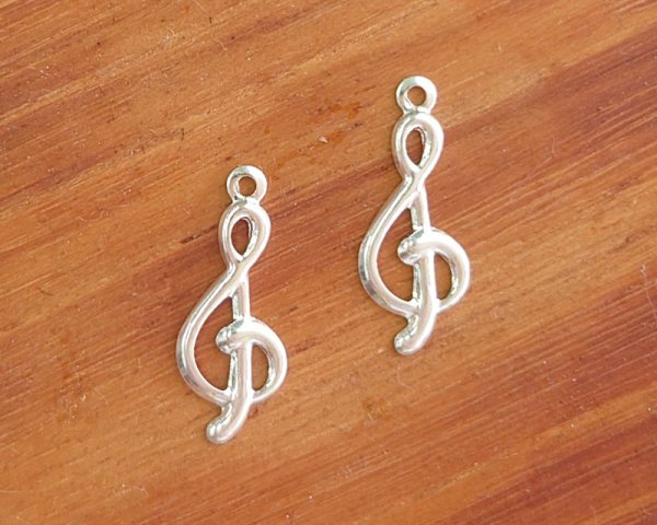 画像1: メッキ有/ブラスチャーム/ト音記号/シルバー(1個) (1)