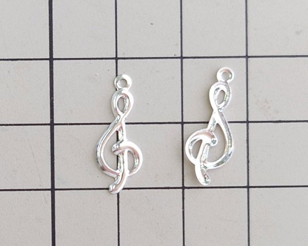 画像2: メッキ有/ブラスチャーム/ト音記号/シルバー(1個) (2)