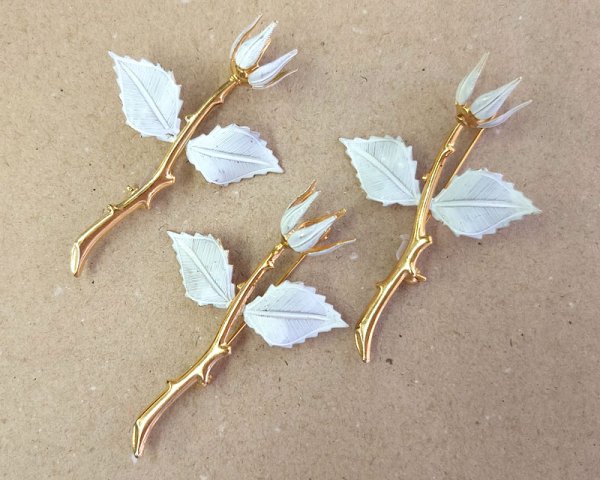 画像1: ヴィンテージ/ホワイトブローチパーツ(1個)  (1)