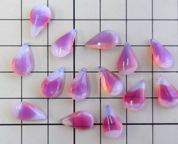 画像2: ヴィンテージ/ドイツ/ガラス/ドロップ/ホワイトオパール×レッド/13×8mm(1個) (2)