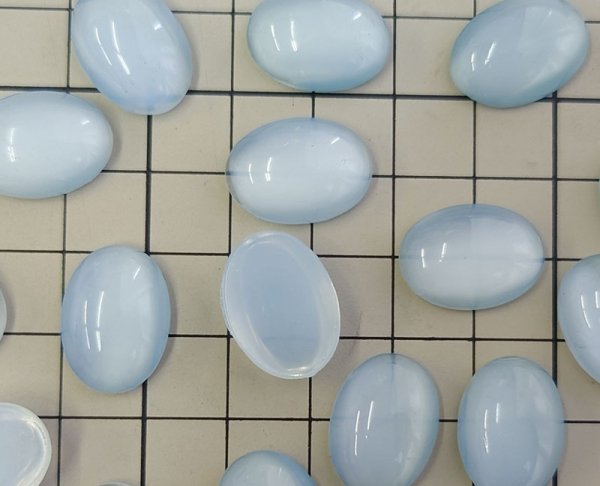 画像2: ヴィンテージ/チェコ/ガラスカボション/ライトブルームーン/約18×13mm(1個) (2)