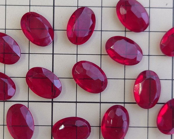 画像2: ヴィンテージ/チェコ/ガラス/オーバル/シャムレッド/約16×11mm(1個) (2)