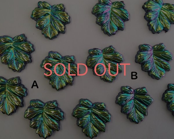 画像2: ns170/ヴィンテージ/ドイツ/ガラスカボション/リーフ/ダークパープルオーロラ(1個) (2)