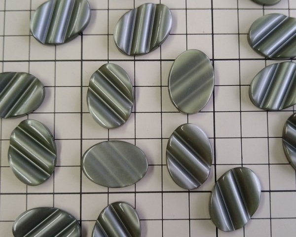 画像2: ヴィンテージ/ドイツ/ルーサイト/オーバルウェーブ/グレイッシュグリーン(1個) (2)