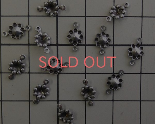 画像2: デッドストック/メタルコネクター/銀古美フラワー(2個) (2)