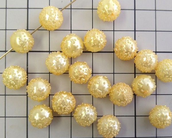 画像2: ヴィンテージ/ドイツ/プラスチック/パールイエローシュガー/約10mm(1個) (2)