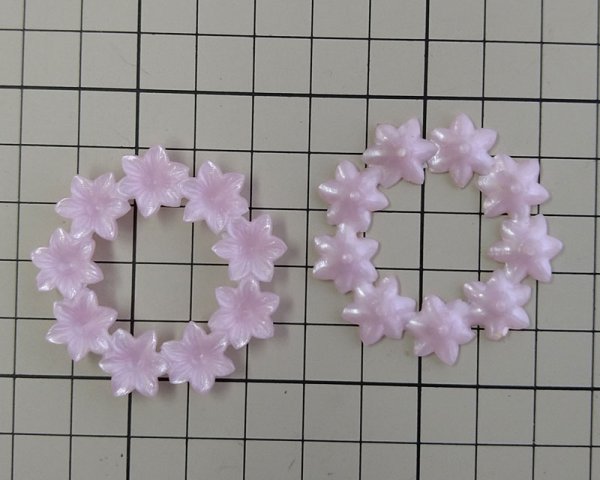 画像2: ヴィンテージ/プラスティック/ドイツ/パールフラワーリース/43mm/ピンク(2個) (2)