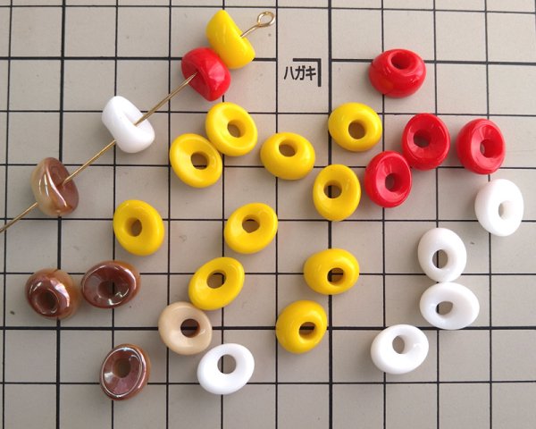 画像2: デッドストック/チェコガラスビーズ/ナノ/オペークイエロー/約5×10mm(4個) (2)