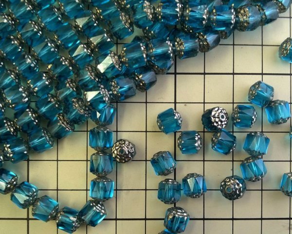 画像2: チェコガラスビーズ/アンティークスタイルオクタゴナル/ダブルフェイス/アクアマリン/8mm(2個) (2)