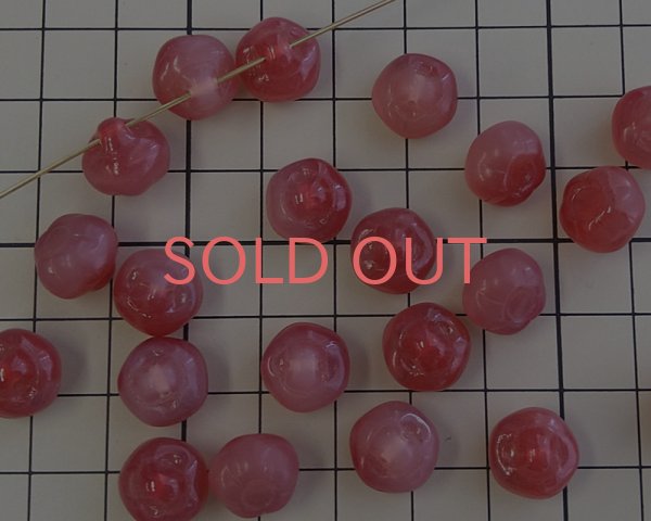 画像2: チェコガラスビーズ/りんご/レッドオパール(2個) (2)