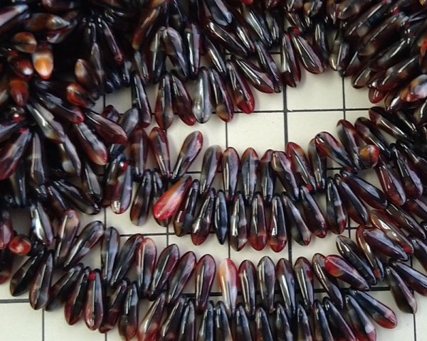 画像2: チェコガラスビーズ/ダガー/レッドブラックマーブル3×10mm(20個) (2)