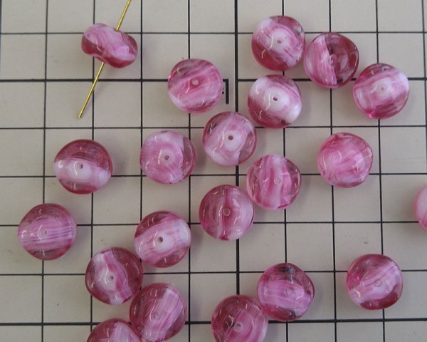画像2: チェコガラスビーズ/ウエーブパフロンデル/ローズストライプ(2個) (2)
