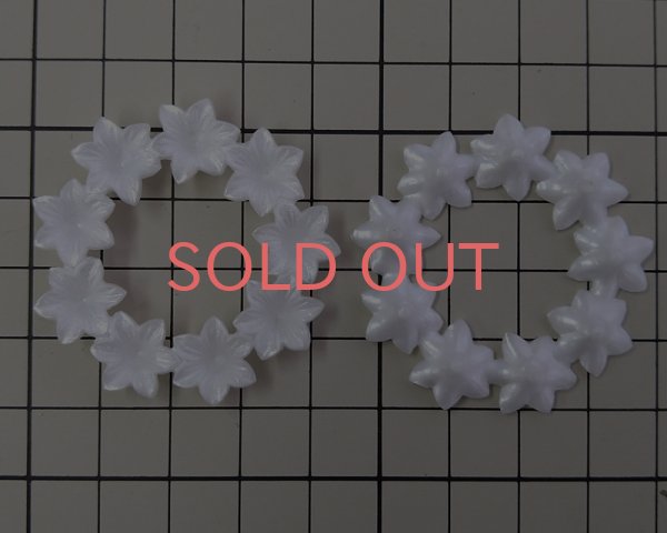 画像2: ヴィンテージ/プラスティック/ドイツ/パールフラワーリース/43mm/ホワイト(2個) (2)