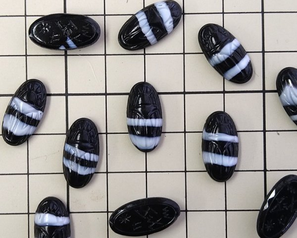 画像2: ヴィンテージ/ドイツ/ガラス/スカラベ/ブラック×ホワイト/約18×9mm(1個) (2)
