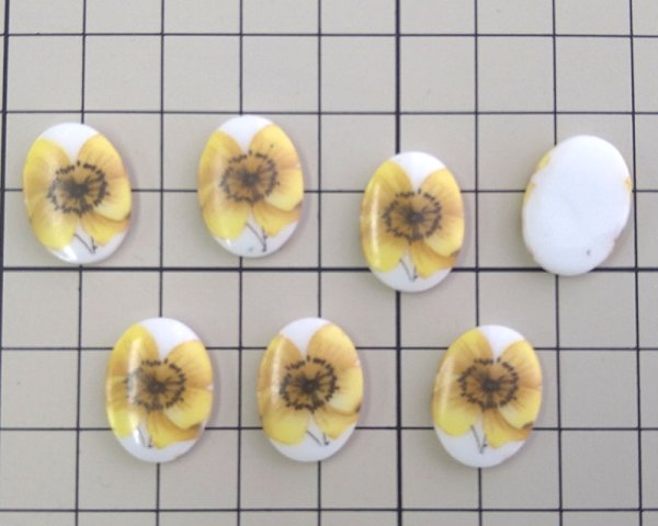 画像2: ヴィンテージ/ドイツ/ガラスカボション/イエローポピー/約18×13mm(1個) (2)