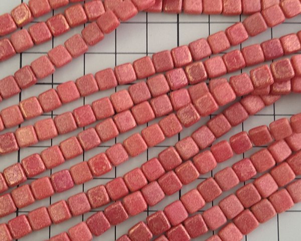 画像2: チェコガラスビーズ/2ホールタイル/レッドアンティークシマー(10個) (2)