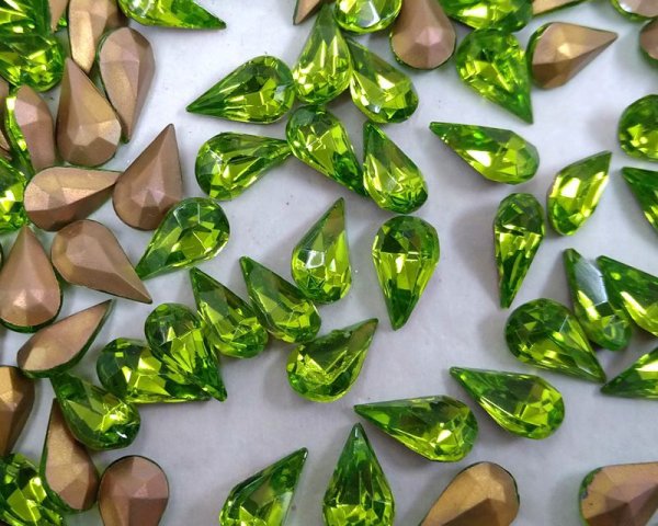 画像1: ヴィンテージ/チェコ/ガラス/オリバイン/ドロップ/13×8mm(1個) (1)