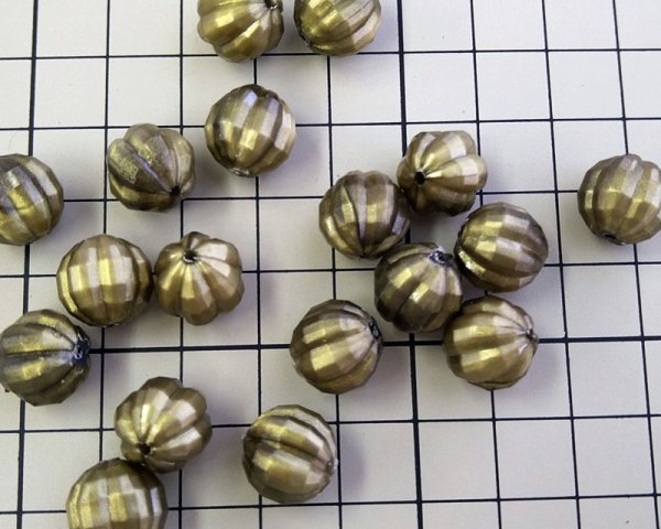 画像2: ヴィンテージ/ドイツ/プラスチック/リブカットラウンド(2個) (2)