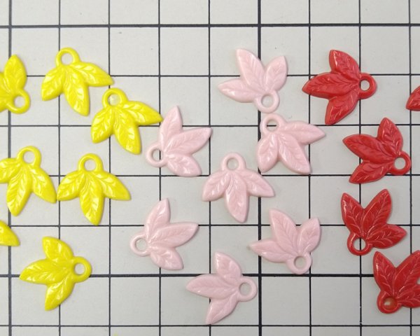 画像2: ヴィンテージ/ドイツ/プラスチック/リーフチャーム/イエロー(4個) (2)