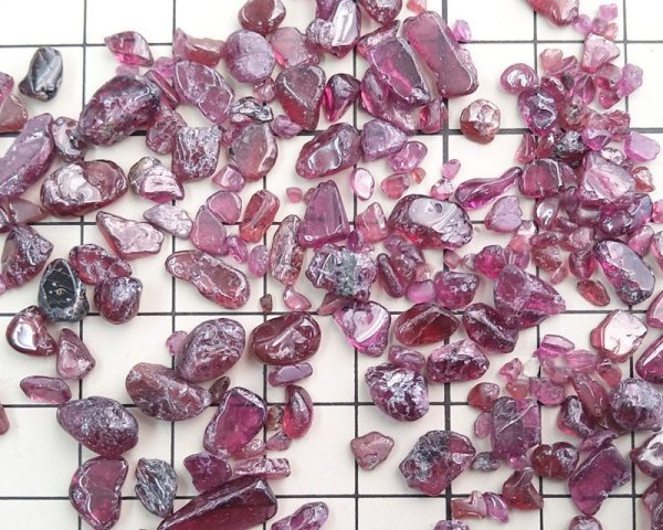 画像2: ロードライトガーネットのかけら (25g) (2)