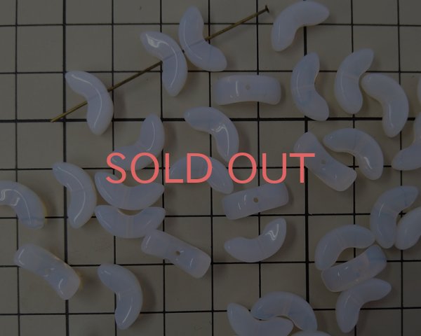 画像2: チェコガラスビーズ/エンジェルウィング/ホワイトオパール/約13×5mm(10個) (2)