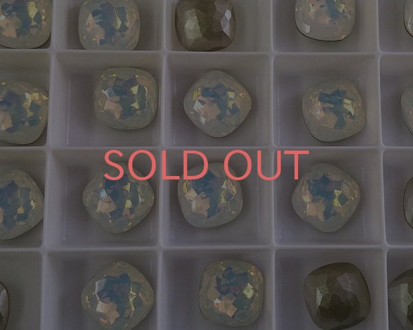 画像1: オーストリア製クリスタルガラス/#4483/ホワイトオパール/12mm(1個) (1)