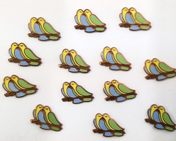 画像2: ヴィンテージ/USA/メタルパーツ/カラフルバード(1個) (2)