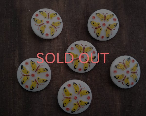 画像1: ヴィンテージ/チェコ/ガラスボタン/バタフライ/イエロー×ブラック/約26mm(1個） (1)