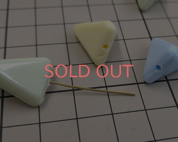 画像2: ヴィンテージ/ドイツ/プラスチック/トライアングル/ペールブルー(1個) (2)