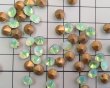 画像2: ヴィンテージ/ドイツ/ガラス/ホワイトオパール×グリーン/30ss(2個) (2)