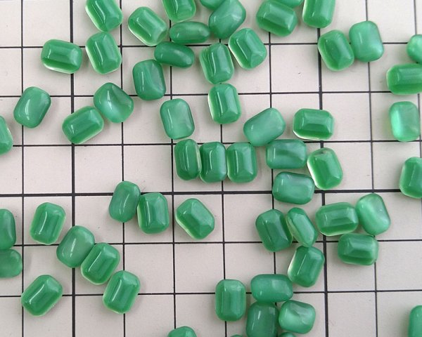 画像2: ヴィンテージ/ドイツ/ガラス/ダークグリーンムーン/オクタゴン/8×6mm(2個) (2)