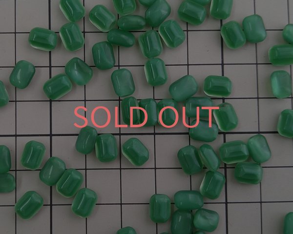 画像2: ヴィンテージ/ドイツ/ガラス/ダークグリーンムーン/オクタゴン/8×6mm（2個） (2)