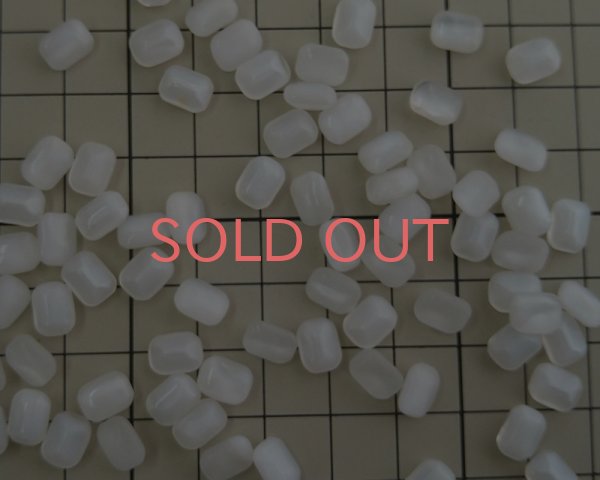 画像2: ヴィンテージ/ドイツ/ガラス/ホワイトムーン/オクタゴン/8×6mm（2個） (2)