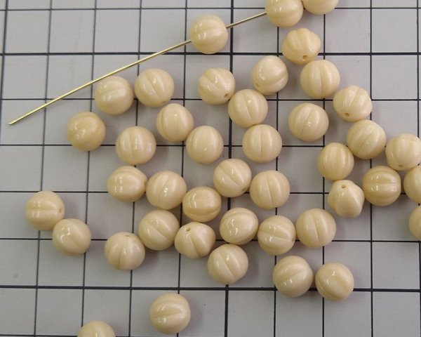 画像2: チェコガラスビーズ/フルーテッドラウンド/ミルクティ/8mm(10個) (2)