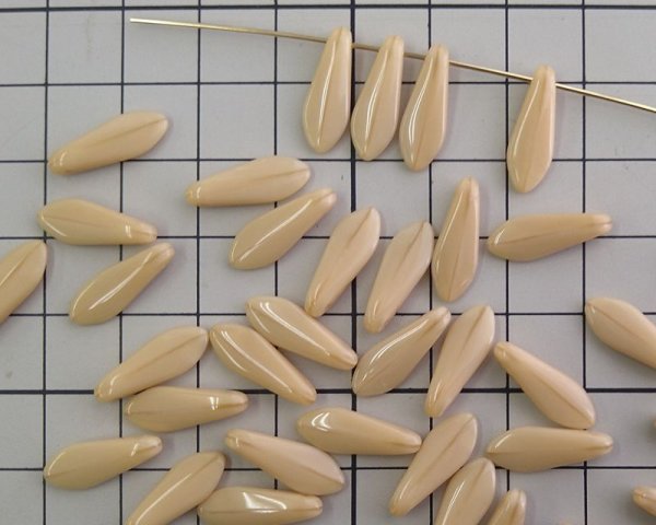 画像2: チェコガラスビーズ/ダガー/ミルクティ/約16×6mm(10個) (2)