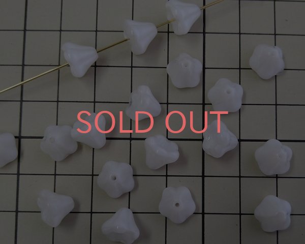 画像2: チェコガラスビーズ/ベルフラワー/シルキーホワイト(4個) (2)