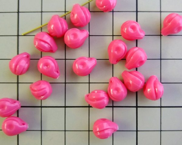 画像2: ヴィンテージ/ドイツ/プラスチック/何かの実っぽいビーズ/ピンク(4個) (2)