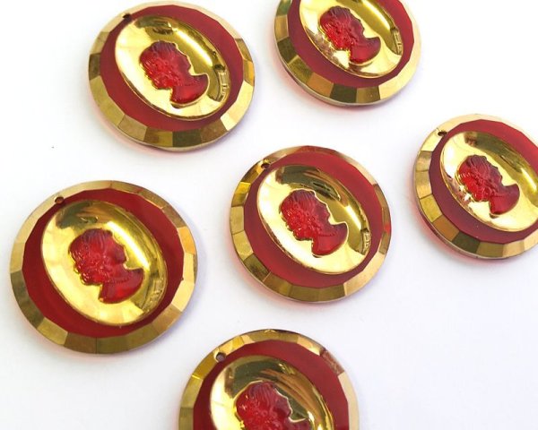 画像2: ns210/ヴィンテージ/ドイツ/ガラスカメオペンダント/レッド×ゴールド(1個) (2)