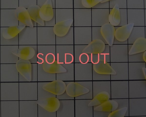 画像2: ヴィンテージ/ドイツ/ガラス/ドロップ/ホワイトオパール×イエロー/13×8mm(1個) (2)