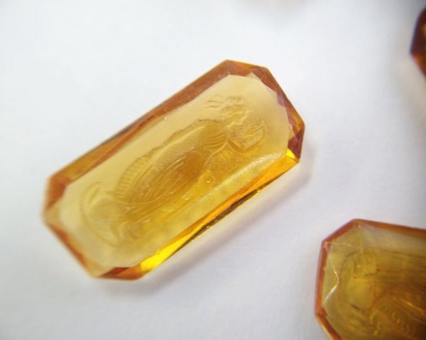 画像2: ns219/ヴィンテージ/ドイツ/ガラスストーンレリーフ/オクタゴン/トパーズ/約16×8mm(1個) (2)