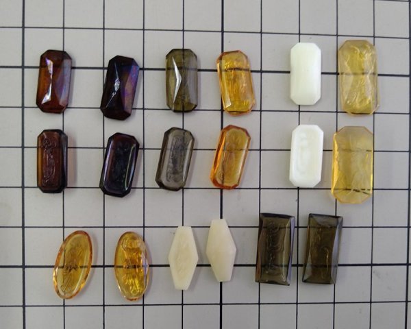 画像2: ns219/ヴィンテージ/ドイツ/ガラスストーンレリーフ/オクタゴン/グレイ/約16×8mm(1個) (2)