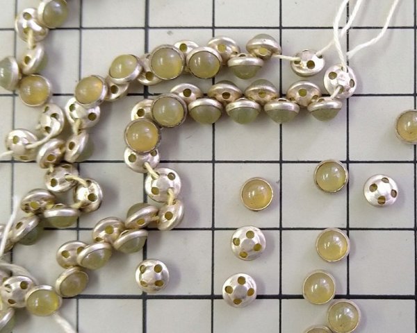 画像3: アンティーク/チェコ/縫い付け用パーツ/ウランガラス/約5mm(1個) (3)