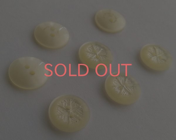 画像1: デッドストック/日本/プラスチックボタン/シェルミルク(1個) (1)