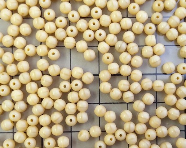 画像2: チェコガラスビーズ/ラウンド/ミルクティ/約4mm(45個) (2)