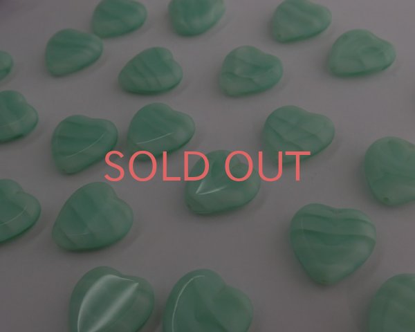 画像2: チェコガラスビーズ/テーブルカットハート/シルキーミント(1個) (2)