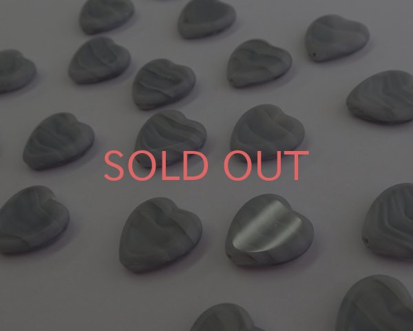 画像2: チェコガラスビーズ/テーブルカットハート/シルキーグレイ（1個） (2)