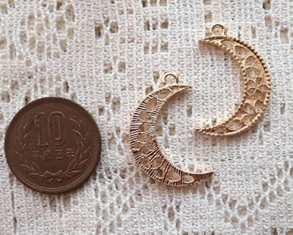 画像2: メタルチャーム/三日月(桜)/ライトゴールド(2個) (2)