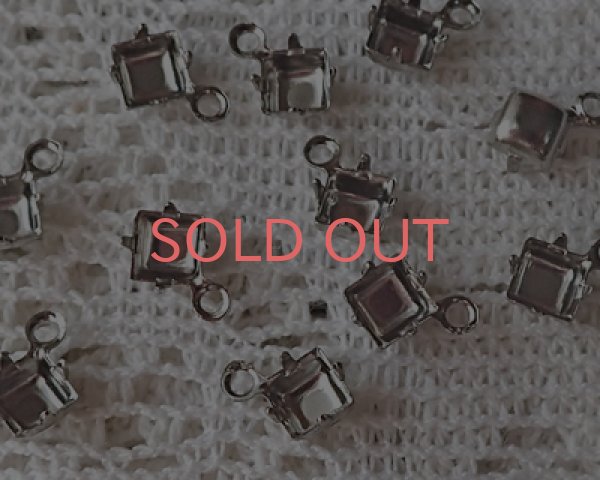 画像1: 4mmスクエア用/ブラスセッティング/クローズドバック/1リング/ダークシルバー(1個) (1)